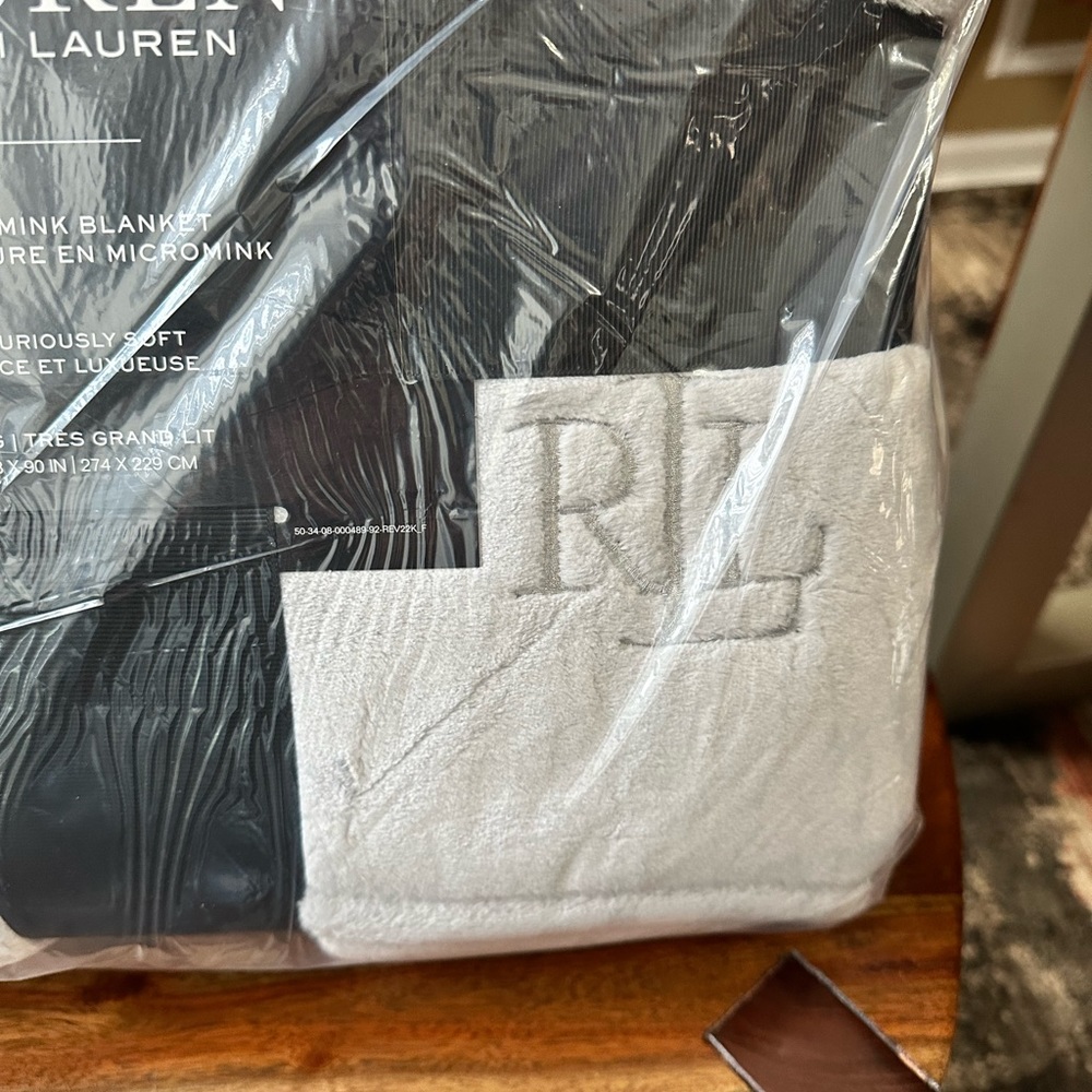 Lauren Ralph Lauren Hollywood Cream King Size Micromink Blanket - Picture 5 of 10